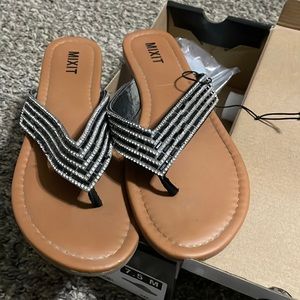 Dressy flip flops 7.5